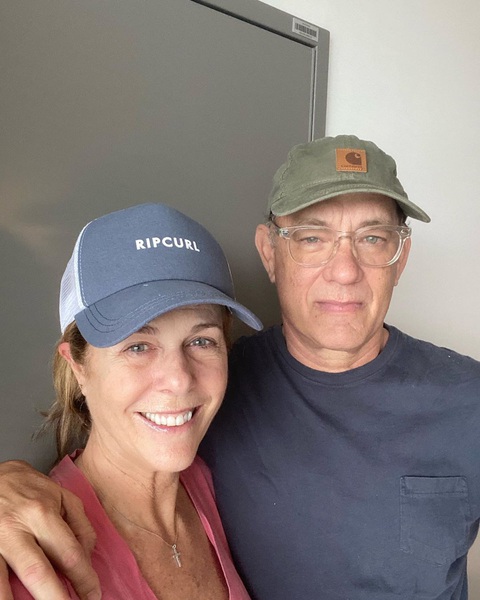 Tom Hanks đùa về COVID-19: Từ khi bị bệnh, tôi như ông bố Mỹ không ai muốn lại gần - Ảnh 2. Tom Hanks đùa về COVID-19: Từ khi bị bệnh, tôi như ông bố Mỹ không ai muốn lại gần - Ảnh 2.