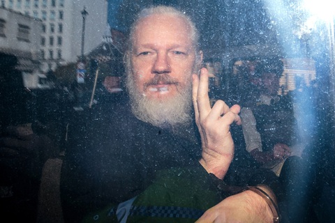 Ông trùm Wikileaks có 2 con trong thời gian tị nạn ở sứ quán Ecuador - Ảnh 1. Ông trùm Wikileaks có 2 con trong thời gian tị nạn ở sứ quán Ecuador - Ảnh 1.