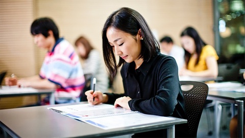 Dịch COVID-19, khi nào thi IELTS? - Ảnh 1. Dịch COVID-19, khi nào thi IELTS? - Ảnh 1.