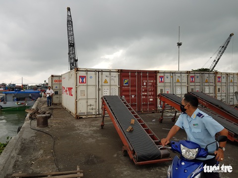 Hải quan mở tờ khai lúc 0h, doanh nghiệp xuất khẩu gạo chưng hửng - Ảnh 1. Hải quan mở tờ khai lúc 0h, doanh nghiệp xuất khẩu gạo chưng hửng - Ảnh 1.