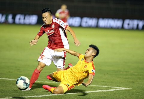 Mặt sân xấu ở V-League: Chủ yếu do cách nghĩ - Ảnh 1. Mặt sân xấu ở V-League: Chủ yếu do cách nghĩ - Ảnh 1.