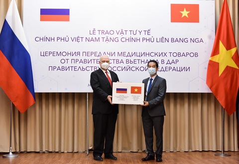 Việt Nam tặng Nga 150.000 khẩu trang chống COVID-19 - Ảnh 1. Việt Nam tặng Nga 150.000 khẩu trang chống COVID-19 - Ảnh 1.