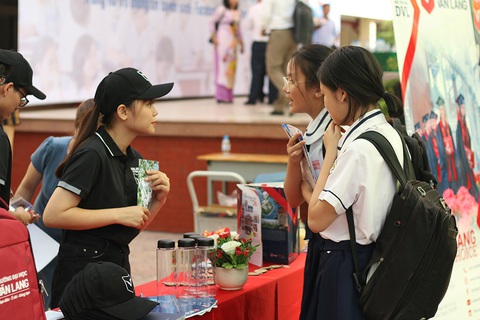 Đại học Văn Lang tổ chức ngày hội Tư vấn tuyển sinh online 2020 - Ảnh 2. Đại học Văn Lang tổ chức ngày hội Tư vấn tuyển sinh online 2020 - Ảnh 2.