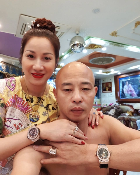 Đại gia Đường Nhuệ có được chống lưng? - Ảnh 2. Đại gia Đường Nhuệ có được chống lưng? - Ảnh 2.