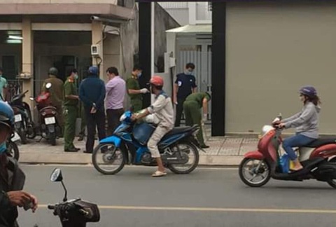 Say xỉn thách đấu bằng dao, em đâm chết anh ở Hóc Môn - Ảnh 1. Say xỉn thách đấu bằng dao, em đâm chết anh ở Hóc Môn - Ảnh 1.