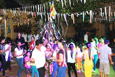 Cộng đồng người Khmer đón Tết cổ truyền, chung tay phòng ngừa COVID-19 - Ảnh 4. Cộng đồng người Khmer đón Tết cổ truyền, chung tay phòng ngừa COVID-19 - Ảnh 4.