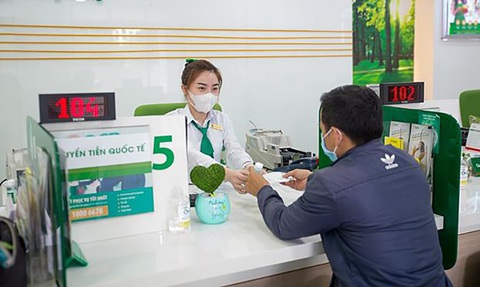 OCB tặng quà bảo vệ sức khỏe mùa dịch - Ảnh 1. OCB tặng quà bảo vệ sức khỏe mùa dịch - Ảnh 1.