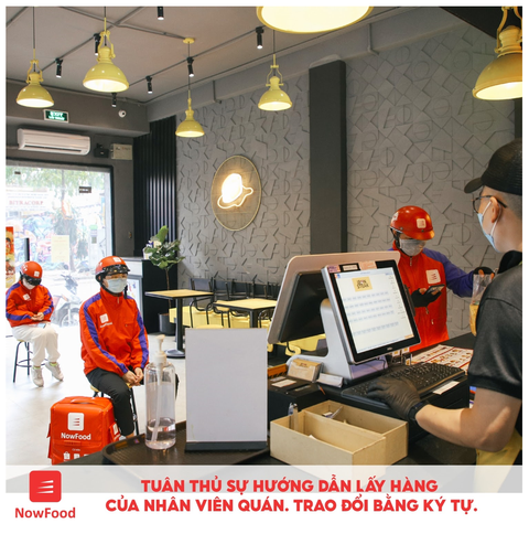 ‘Giao hàng không tiếp xúc’ thời COVID-19 muôn màu muôn vẻ và muôn kiểu - Ảnh 4. ‘Giao hàng không tiếp xúc’ thời COVID-19 muôn màu muôn vẻ và muôn kiểu - Ảnh 4.