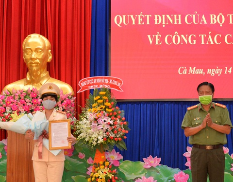 Công an tỉnh Cà Mau có nữ phó giám đốc đầu tiên - Ảnh 1. Công an tỉnh Cà Mau có nữ phó giám đốc đầu tiên - Ảnh 1.