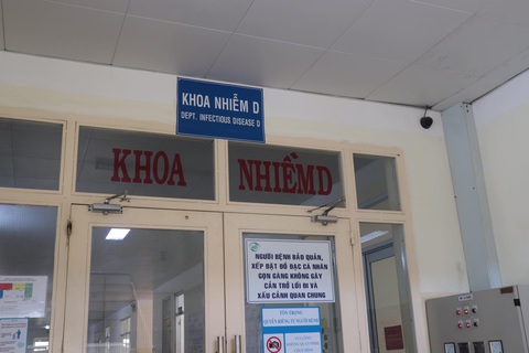 Phi công người Anh có dấu hiệu nhận biết xung quanh - Ảnh 1. Phi công người Anh có dấu hiệu nhận biết xung quanh - Ảnh 1.