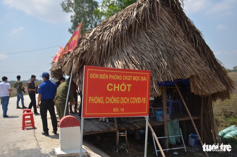 Quân khu 7 tặng quà chiến sĩ chống dịch COVID-19 tuyến biên giới Campuchia - Ảnh 4. Quân khu 7 tặng quà chiến sĩ chống dịch COVID-19 tuyến biên giới Campuchia - Ảnh 4.