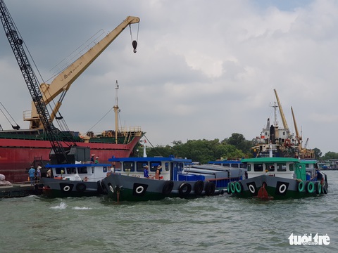 Bồi thường hàng ngàn USD/ngày cho 20 tàu nằm chờ xuất khẩu gạo - Ảnh 1. Bồi thường hàng ngàn USD/ngày cho 20 tàu nằm chờ xuất khẩu gạo - Ảnh 1.
