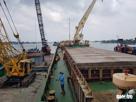 Bồi thường hàng ngàn USD/ngày cho 20 tàu nằm chờ xuất khẩu gạo - Ảnh 2. Bồi thường hàng ngàn USD/ngày cho 20 tàu nằm chờ xuất khẩu gạo - Ảnh 2.