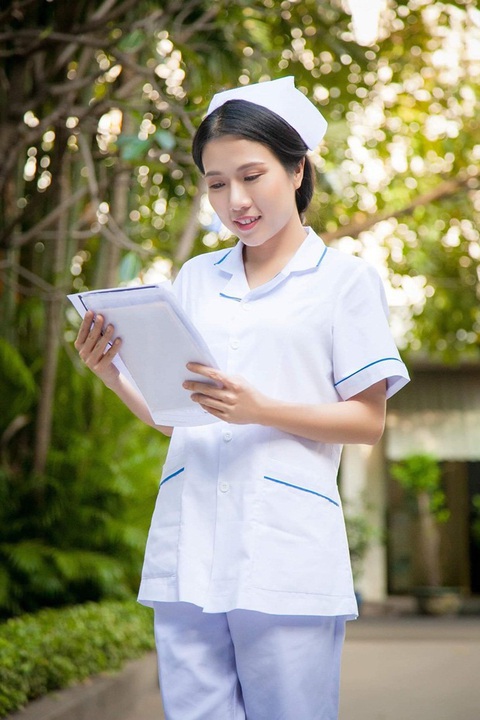 Diễn viên Thùy Dương - cô y tá vui tính trong phim Nắng 3 - Ảnh 1. Diễn viên Thùy Dương - cô y tá vui tính trong phim Nắng 3 - Ảnh 1.