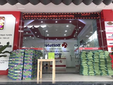 Vietlott giúp đỡ các hoàn cảnh khó khăn trong thời gian chống dịch - Ảnh 1. Vietlott giúp đỡ các hoàn cảnh khó khăn trong thời gian chống dịch - Ảnh 1.