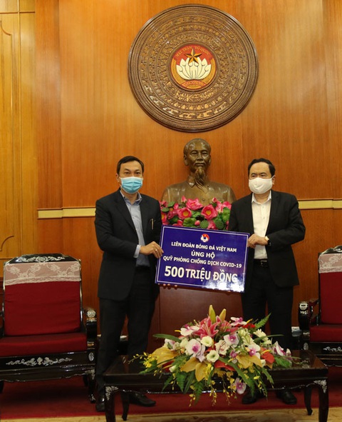 VFF ủng hộ 500 triệu đồng phòng chống dịch COVID-19 - Ảnh 1. VFF ủng hộ 500 triệu đồng phòng chống dịch COVID-19 - Ảnh 1.