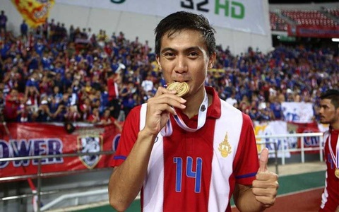 Cầu thủ Thái Lan lẩn trốn đã xuất hiện, khẳng định không dính líu cờ bạc - Ảnh 1. Cầu thủ Thái Lan lẩn trốn đã xuất hiện, khẳng định không dính líu cờ bạc - Ảnh 1.