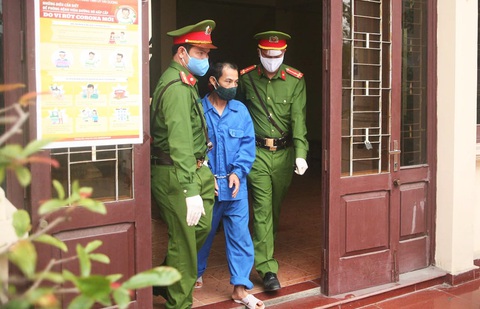 Xách dao bầu gí cổ chủ tịch phường đang phòng chống COVID-19 - Ảnh 1. Xách dao bầu gí cổ chủ tịch phường đang phòng chống COVID-19 - Ảnh 1.