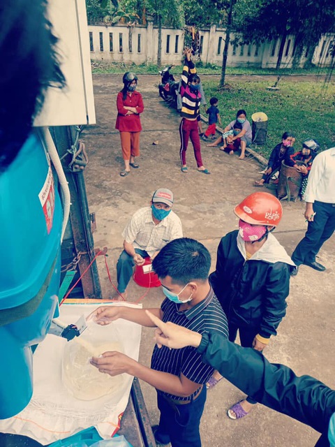 Đem ‘ATM gạo’ đến vùng cao - Ảnh 2. Đem ‘ATM gạo’ đến vùng cao - Ảnh 2.