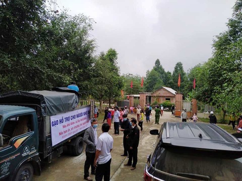 Đem ‘ATM gạo’ đến vùng cao - Ảnh 1. Đem ‘ATM gạo’ đến vùng cao - Ảnh 1.