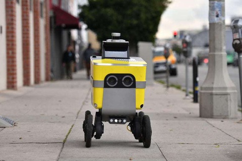 Robot, máy bay không người lái lên ngôi mùa dịch - Ảnh 4. Robot, máy bay không người lái lên ngôi mùa dịch - Ảnh 4.