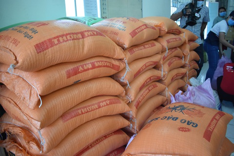 ATM gạo tại Nha Trang khai trương, phục vụ 500 suất/2kg/ngày - Ảnh 4. ATM gạo tại Nha Trang khai trương, phục vụ 500 suất/2kg/ngày - Ảnh 4.