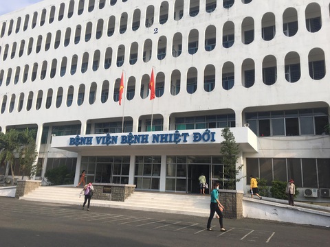 Sau 47 ngày điều trị, phi công người Anh trở lại rất nguy kịch - Ảnh 1. Sau 47 ngày điều trị, phi công người Anh trở lại rất nguy kịch - Ảnh 1.