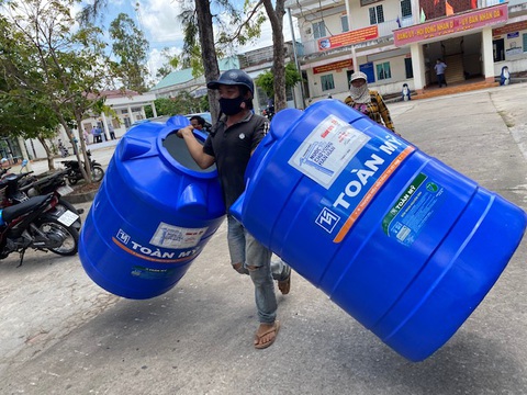 Có bồn chứa này, một mình tui xài cả năm - Ảnh 3. Có bồn chứa này, một mình tui xài cả năm - Ảnh 3.