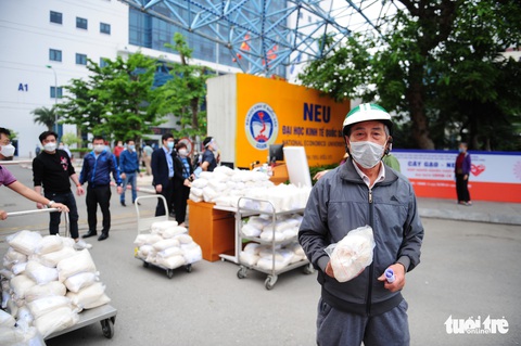 Nhận diện gương mặt, gạo nghĩa tình đến đúng tay người nghèo - Ảnh 7. Nhận diện gương mặt, gạo nghĩa tình đến đúng tay người nghèo - Ảnh 7.