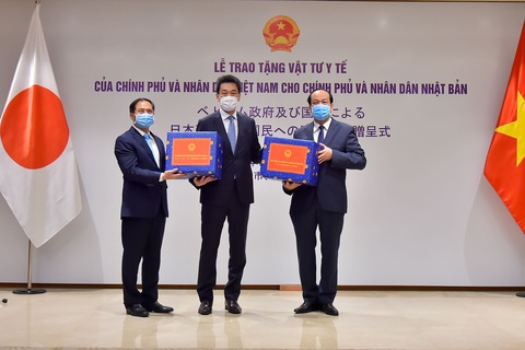 Việt Nam trao tặng khẩu trang, vật tư y tế cho Nhật Bản và Mỹ - Ảnh 1. Việt Nam trao tặng khẩu trang, vật tư y tế cho Nhật Bản và Mỹ - Ảnh 1.