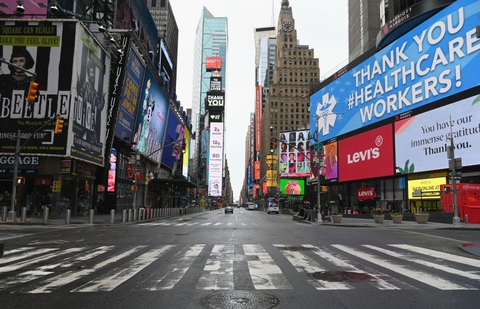 Vẫn còn 606 ca COVID-19 chết một ngày, New York kéo dài phong tỏa đến 15-5 - Ảnh 1. Vẫn còn 606 ca COVID-19 chết một ngày, New York kéo dài phong tỏa đến 15-5 - Ảnh 1.