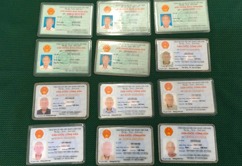 Một người ăn xin ở TP.HCM có 5 giấy chứng minh nhân dân và 7 căn cước công dân - Ảnh 1. Một người ăn xin ở TP.HCM có 5 giấy chứng minh nhân dân và 7 căn cước công dân - Ảnh 1.