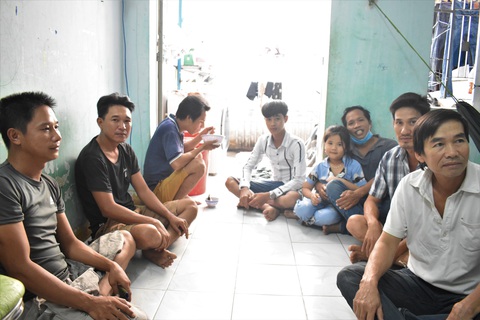 Một phụ nữ cưu mang hơn 20 công nhân thất nghiệp vì COVID-19 - Ảnh 2. Một phụ nữ cưu mang hơn 20 công nhân thất nghiệp vì COVID-19 - Ảnh 2.