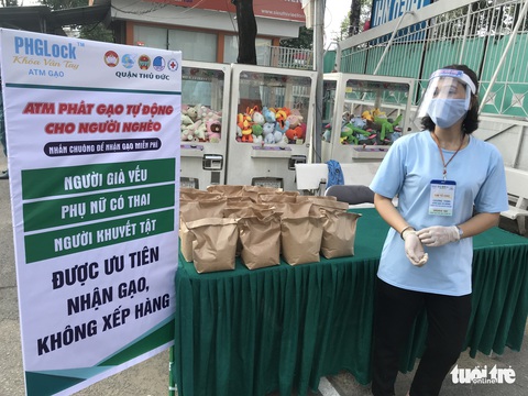 Ngày đầu hoạt động, ‘ATM gạo’ Thủ Đức đã có 45 tấn gạo làm vốn - Ảnh 8. Ngày đầu hoạt động, ‘ATM gạo’ Thủ Đức đã có 45 tấn gạo làm vốn - Ảnh 8.