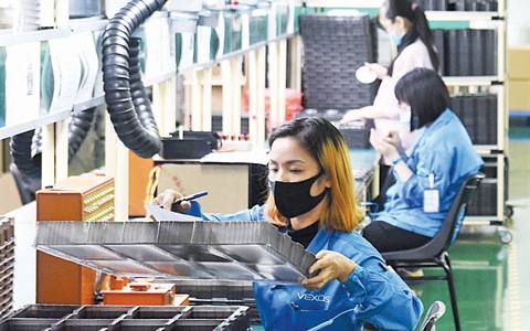 Bảo đảm an toàn cho công nhân trong mùa dịch - Ảnh 8. Bảo đảm an toàn cho công nhân trong mùa dịch - Ảnh 8.