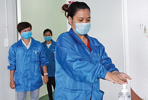Bảo đảm an toàn cho công nhân trong mùa dịch - Ảnh 3. Bảo đảm an toàn cho công nhân trong mùa dịch - Ảnh 3.