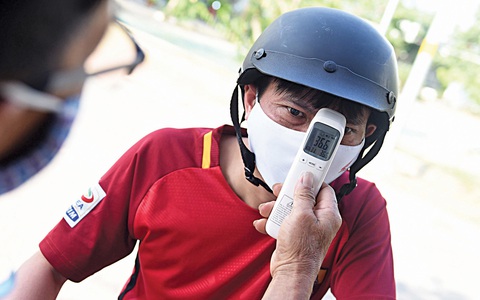 Bảo đảm an toàn cho công nhân trong mùa dịch - Ảnh 5. Bảo đảm an toàn cho công nhân trong mùa dịch - Ảnh 5.