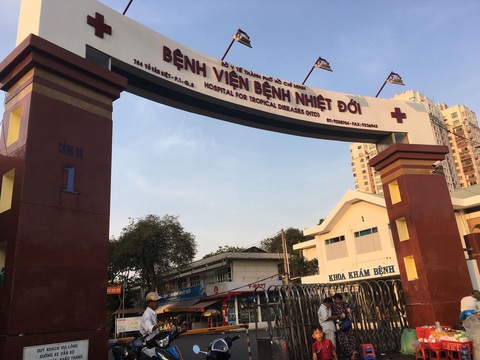 Bệnh nhân phi công người Anh âm tính trở lại, sức khỏe có tín hiệu tốt - Ảnh 1. Bệnh nhân phi công người Anh âm tính trở lại, sức khỏe có tín hiệu tốt - Ảnh 1.