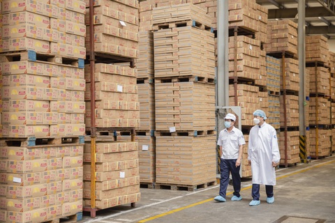 Vượt khó dịch COVID-19, Vinamilk xuất khẩu sữa vào thị trường Trung Quốc - Ảnh 1. Vượt khó dịch COVID-19, Vinamilk xuất khẩu sữa vào thị trường Trung Quốc - Ảnh 1.