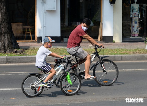 Thong thả đạp xe giữa Sài Gòn mùa phòng dịch COVID-19 - Ảnh 5. Thong thả đạp xe giữa Sài Gòn mùa phòng dịch COVID-19 - Ảnh 5.