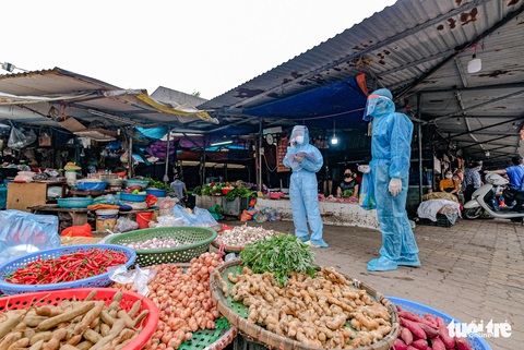 Tiểu thương sẵn sàng nghỉ làm để được xét nghiệm nhanh COVID-19 - Ảnh 2. Tiểu thương sẵn sàng nghỉ làm để được xét nghiệm nhanh COVID-19 - Ảnh 2.