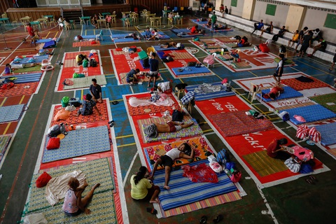 Tổng thống Philippines đòi bắn chết những người vi phạm lệnh phong tỏa - Ảnh 2. Tổng thống Philippines đòi bắn chết những người vi phạm lệnh phong tỏa - Ảnh 2.