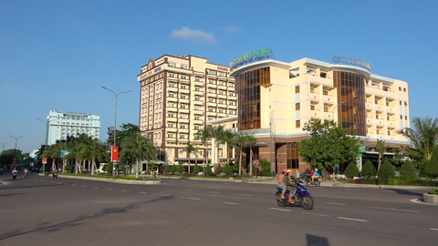 Bình Định yêu cầu khách sạn Bình Dương ngưng sửa chữa để di dời - Ảnh 1. Bình Định yêu cầu khách sạn Bình Dương ngưng sửa chữa để di dời - Ảnh 1.