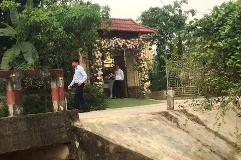 Tạm đình chỉ công tác phó giám đốc bệnh viện cưới vợ cho con trong mùa dịch - Ảnh 3. Tạm đình chỉ công tác phó giám đốc bệnh viện cưới vợ cho con trong mùa dịch - Ảnh 3.