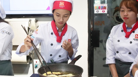Thi viết Tôi chọn nghề lần 2: Bỏ 2 trường ĐH, lén đi học nghề - Ảnh 1. Thi viết Tôi chọn nghề lần 2: Bỏ 2 trường ĐH, lén đi học nghề - Ảnh 1.
