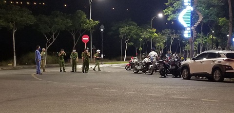 2 công an ở Đà Nẵng hi sinh: Về nhà thôi các anh ơi, các anh đã mệt rồi... - Ảnh 1. 2 công an ở Đà Nẵng hi sinh: Về nhà thôi các anh ơi, các anh đã mệt rồi... - Ảnh 1.