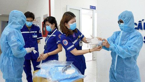 Cùng Tuổi Trẻ chống dịch COVID-19 - Quà của bạn đọc đến tay bác sĩ - Ảnh 3. Cùng Tuổi Trẻ chống dịch COVID-19 - Quà của bạn đọc đến tay bác sĩ - Ảnh 3.