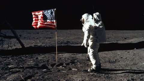 12.000 hồ sơ đăng ký lên Mặt trăng, NASA mất cả năm để chọn người - Ảnh 2. 12.000 hồ sơ đăng ký lên Mặt trăng, NASA mất cả năm để chọn người - Ảnh 2.