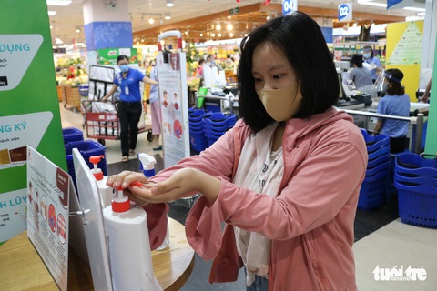Bà con mình nhớ chú ý an toàn khi mua sắm trong mùa dịch COVID-19 - Ảnh 7. Bà con mình nhớ chú ý an toàn khi mua sắm trong mùa dịch COVID-19 - Ảnh 7.