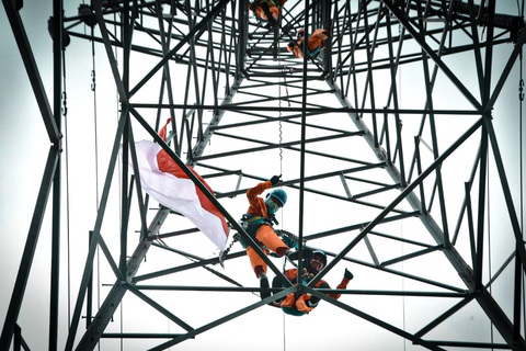 Indonesia miễn giảm tiền điện cho 31 triệu hộ nghèo - Ảnh 1. Indonesia miễn giảm tiền điện cho 31 triệu hộ nghèo - Ảnh 1.